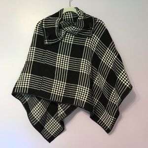 Black / White Checkered Poncho with Metal Clasp